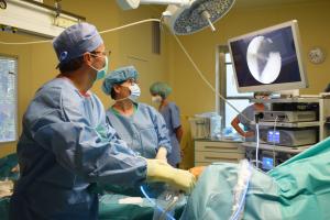Další rozšíření péče o pacienty: artroskopická operace kolene a ramene 1